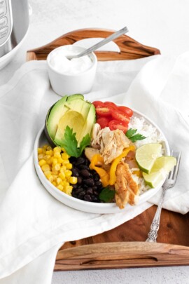 chicken fajita bowl on tray with white cloth